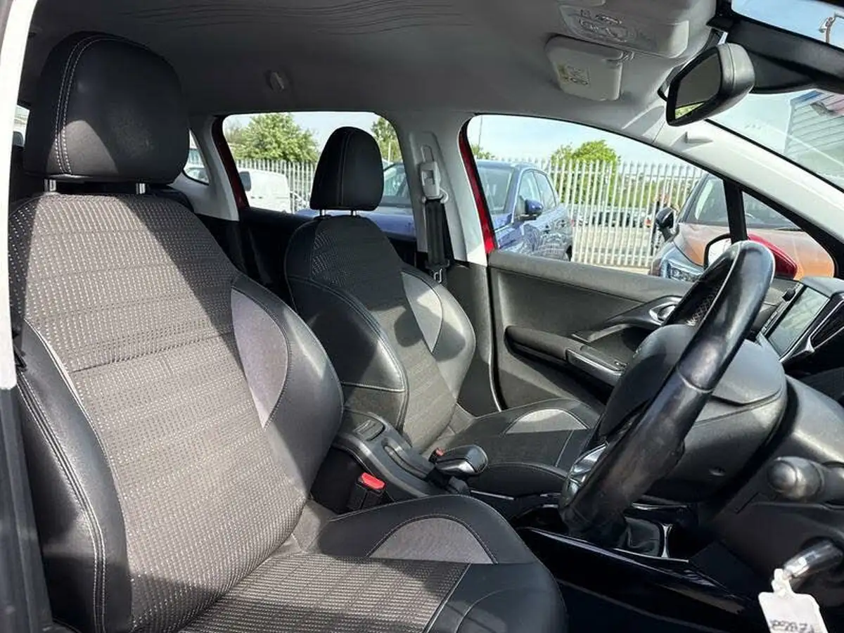 2019-peugeot-2008-suv-12-puretech-allure-130bhp-big-12