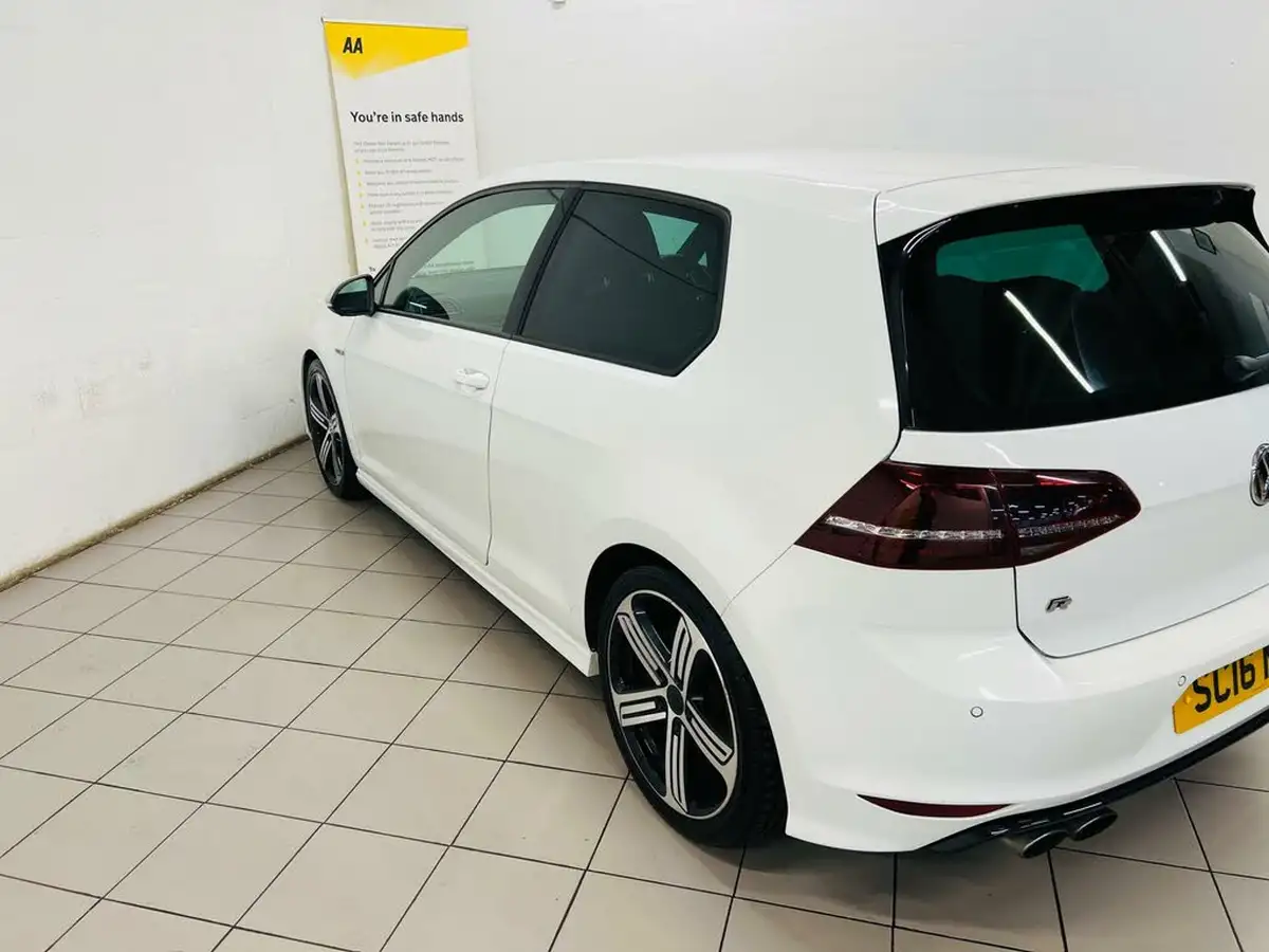 2016-volkswagen-golf-20-tsi-r-4motion-bmt-ss-hatchback-3d-dsg-big-4