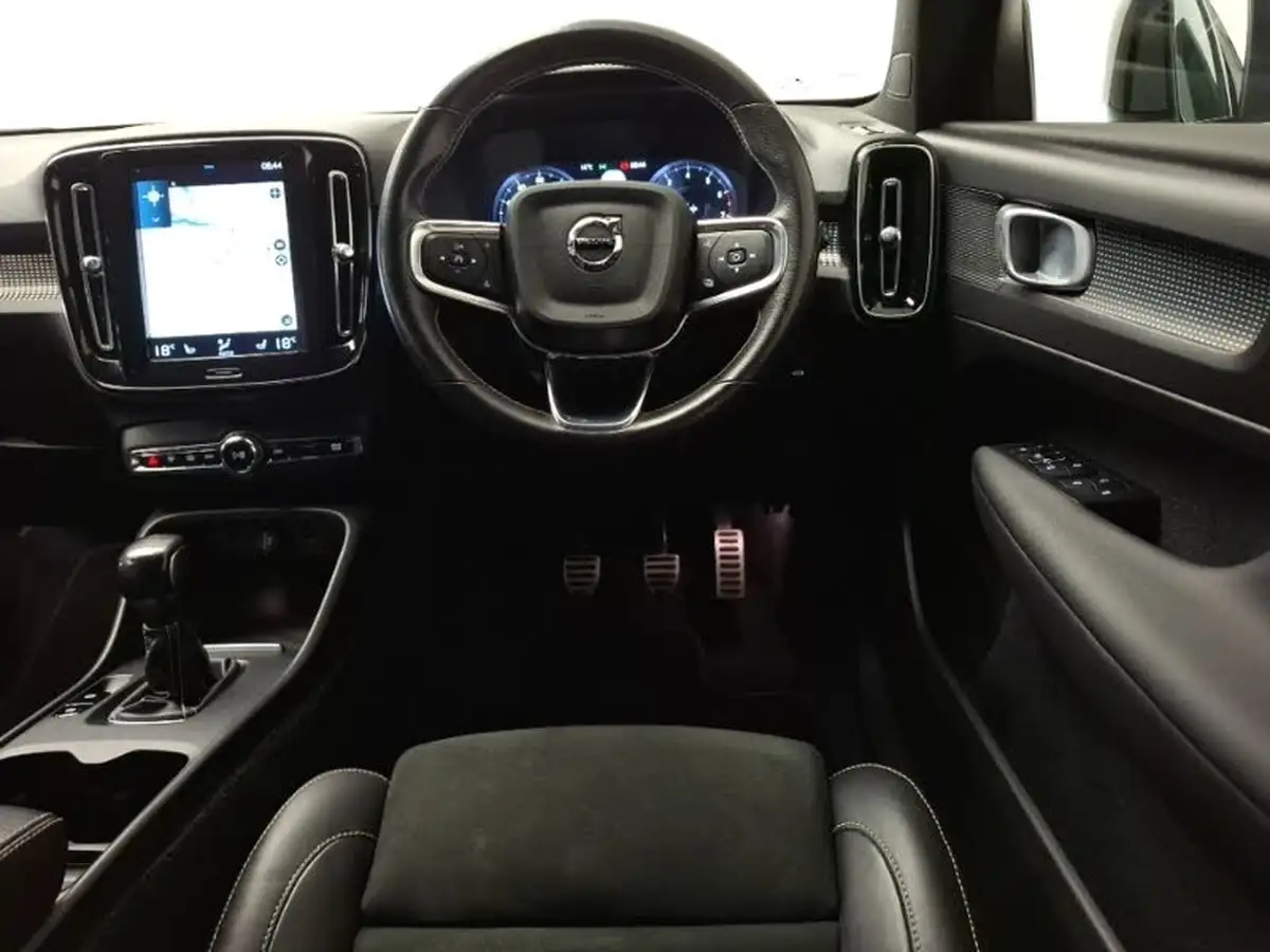 2020-volvo-xc40-15-t3-r-design-big-6