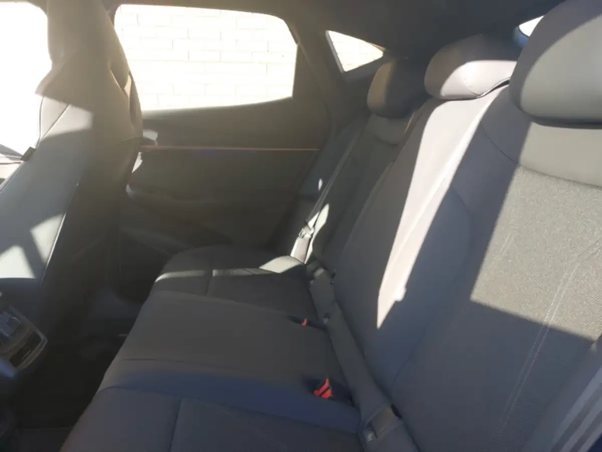 2023-volvo-xc40-20-b3-core-big-5