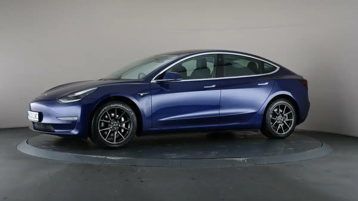 2020-tesla-model-3-e-long-range-big-39