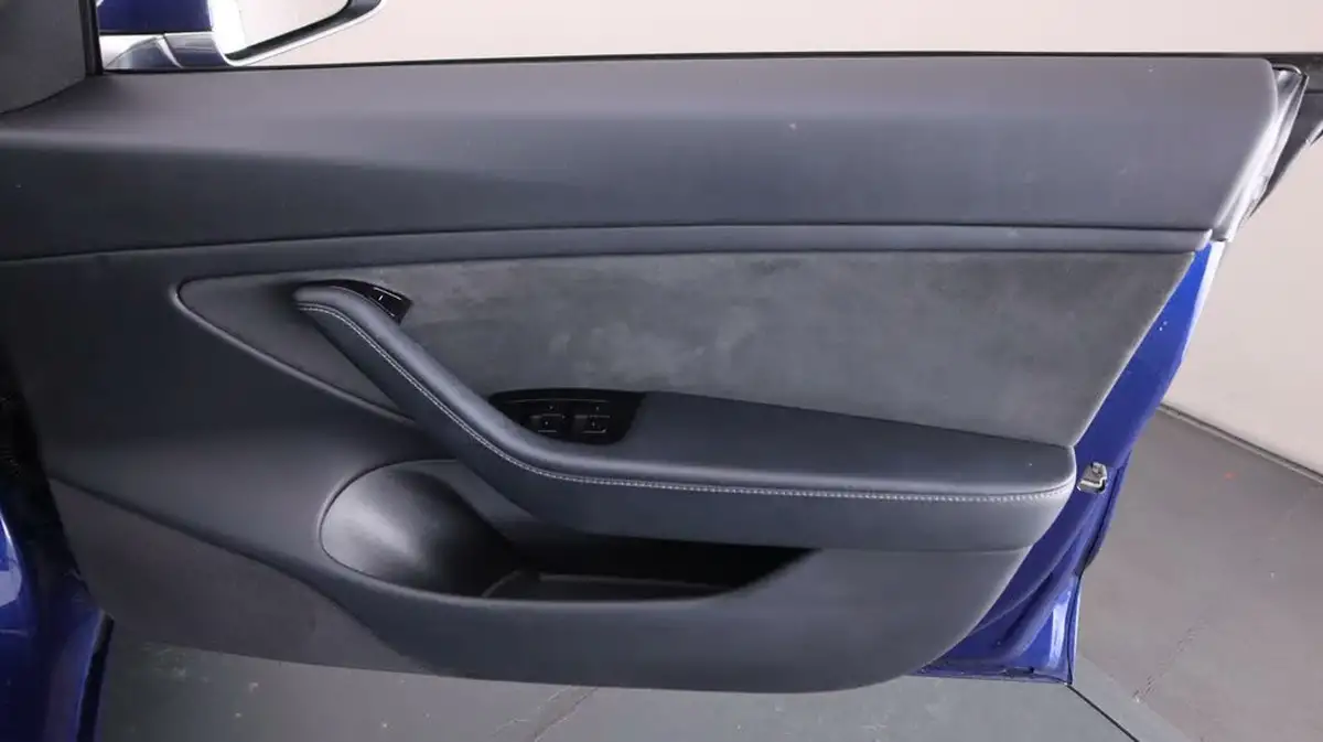 2020-tesla-model-3-e-long-range-big-15