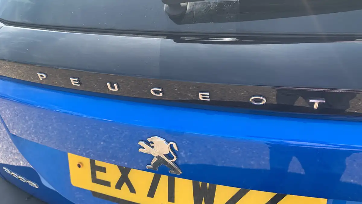 2021-peugeot-2008-suv-12-puretech-gt-eat8-big-25