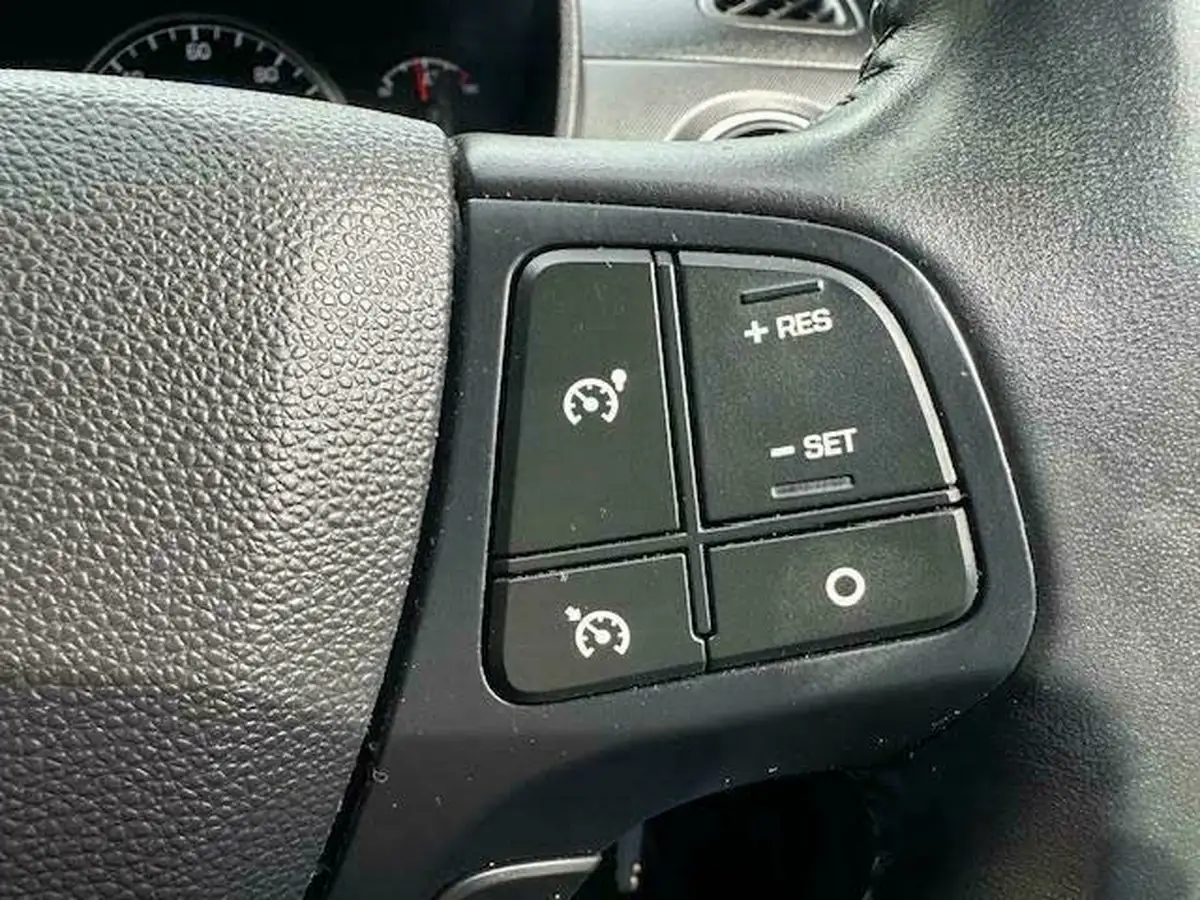 2018-hyundai-i10-10-go-se-67ps-big-15