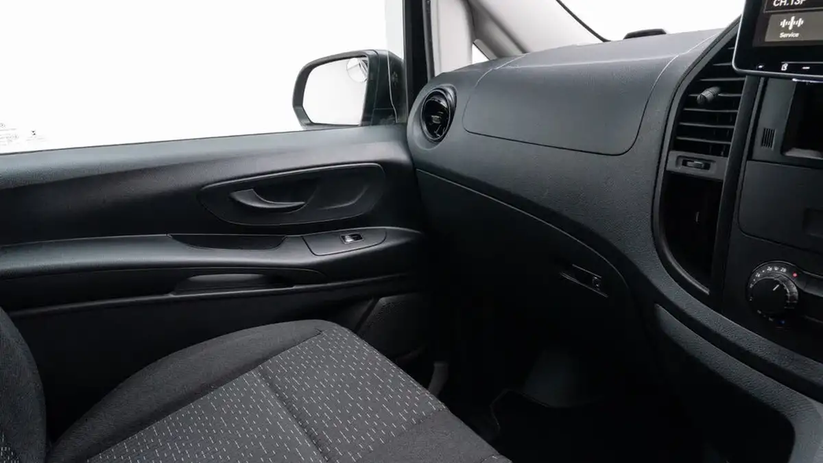 2022-mercedes-benz-vito-big-23