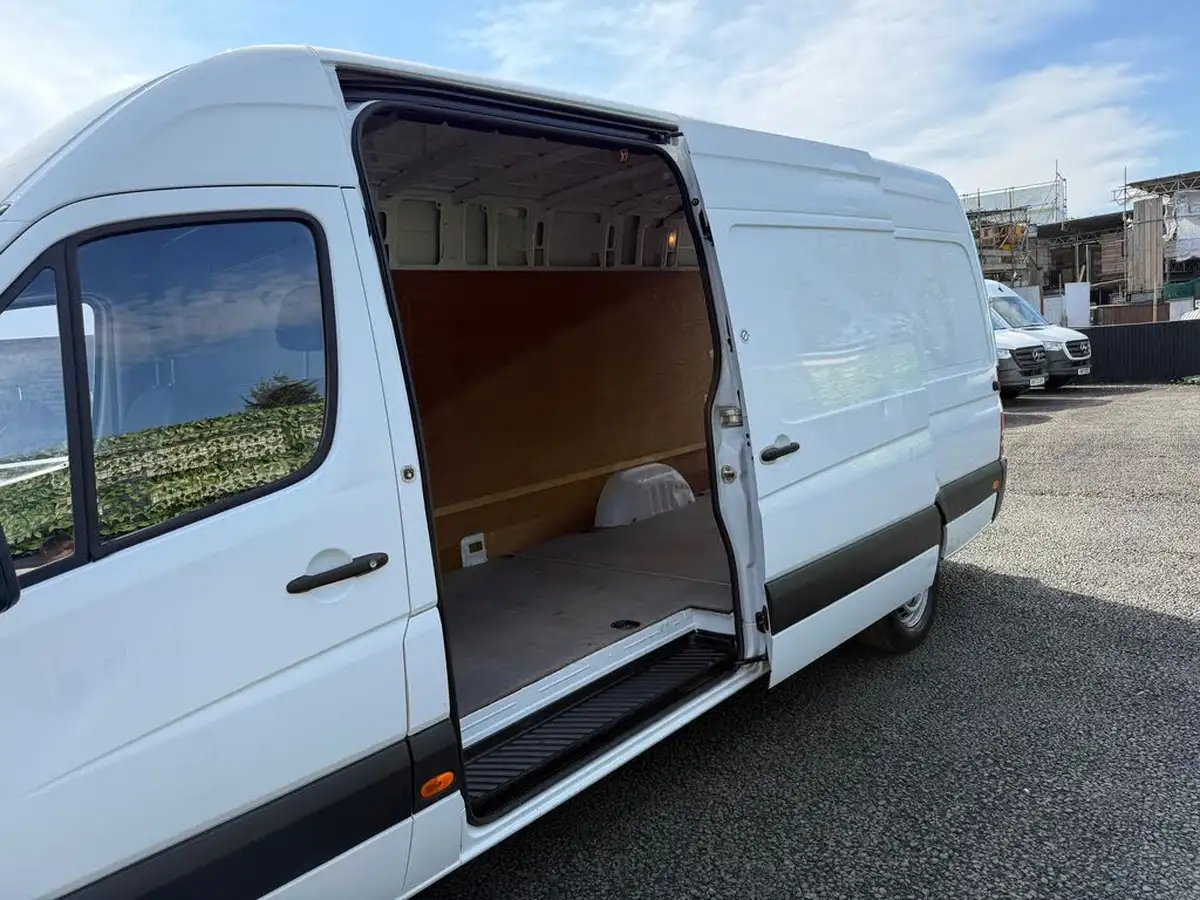 2018-mercedes-benz-sprinter-21cdi-311-swb-panel-van-big-13