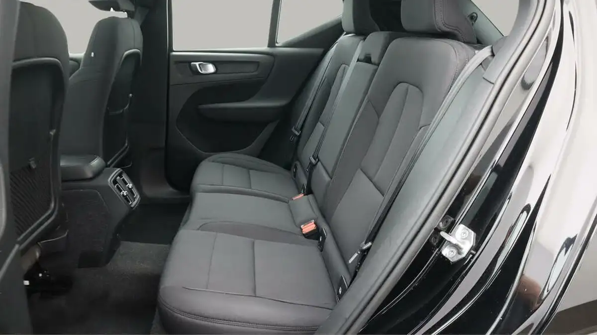2021-volvo-xc40-15-t3-momentum-163bhp-big-15