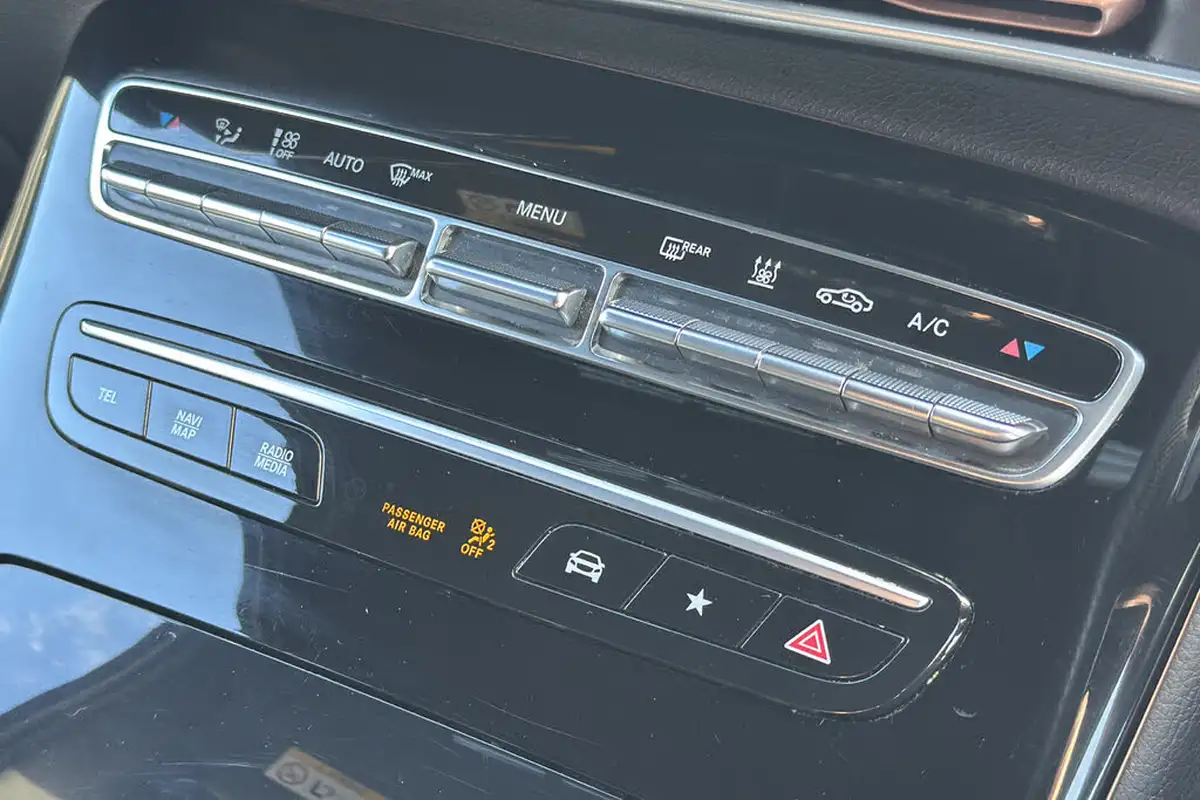 2022-mercedes-benz-eqc-e-eqc-400-amg-line-premium-big-14