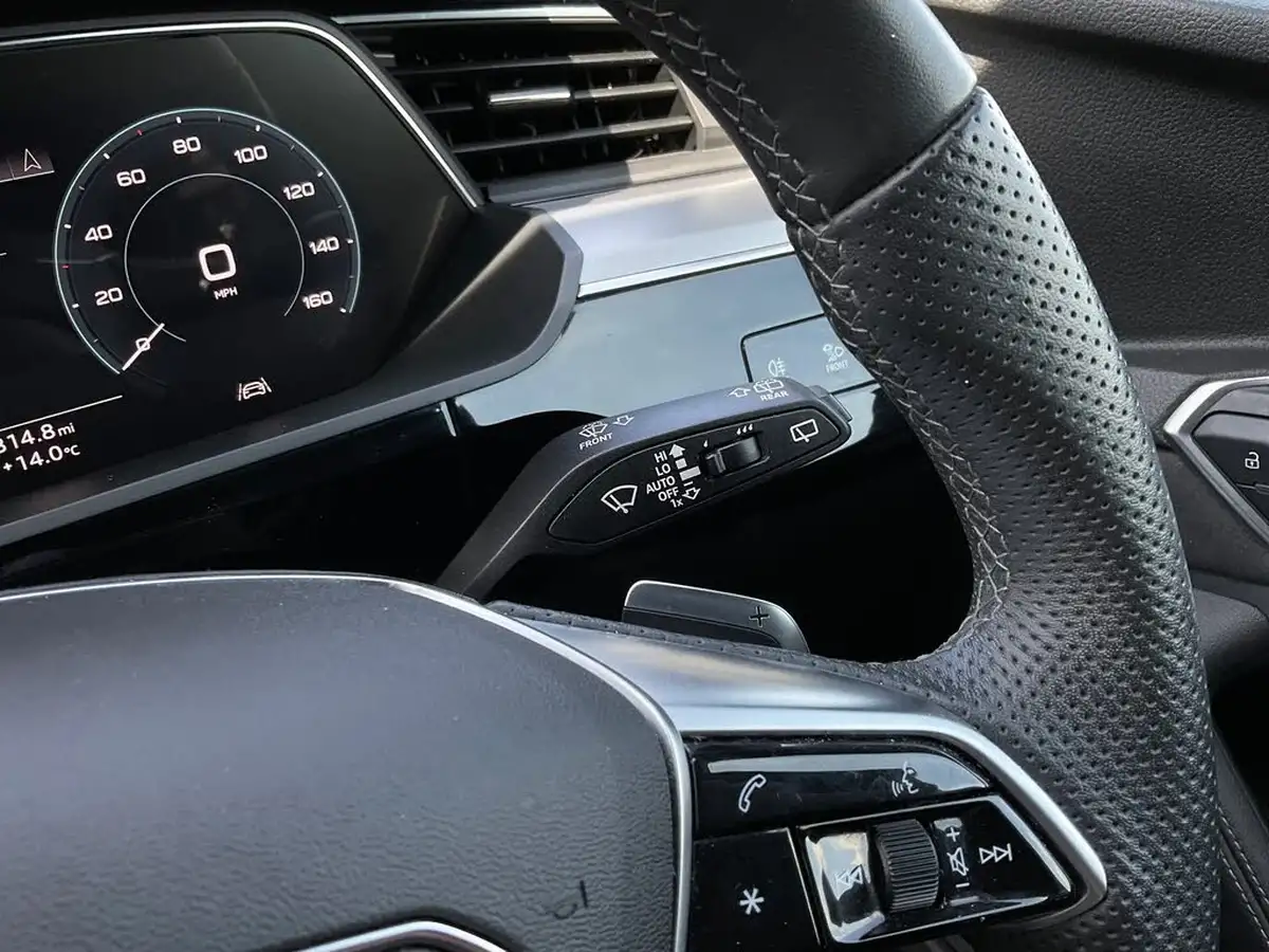 2022-audi-e-tron-50e-black-edition-station-wagon-big-18