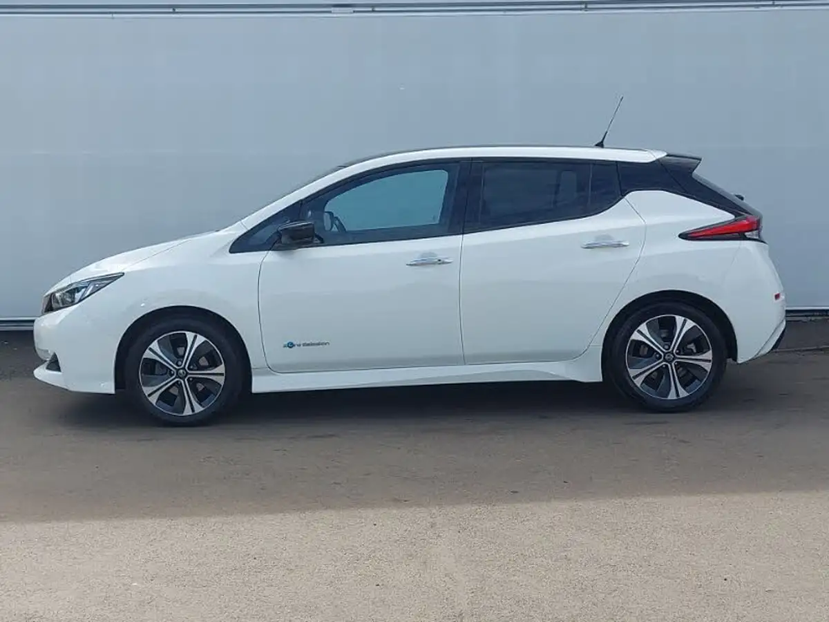 2020-nissan-leaf-e-tekna-big-3
