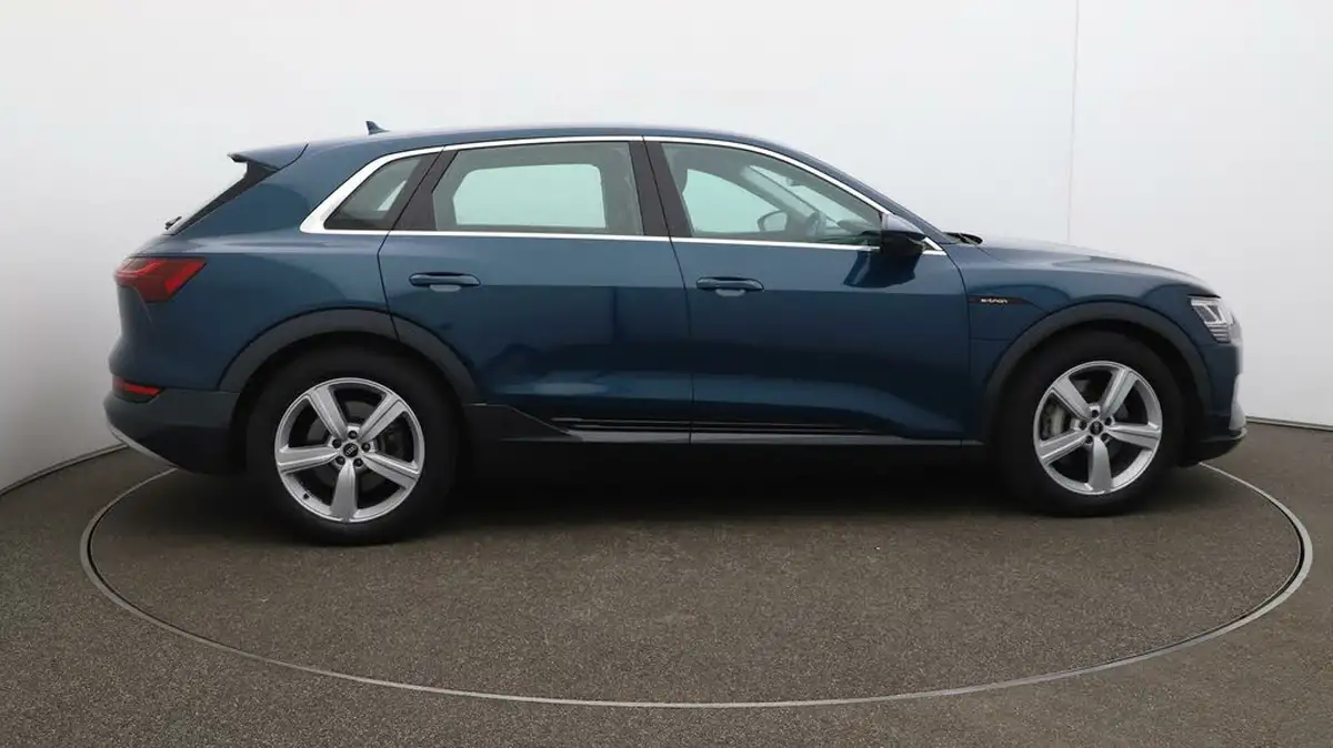 2021-audi-e-tron-50e-technik-station-wagon-big-8