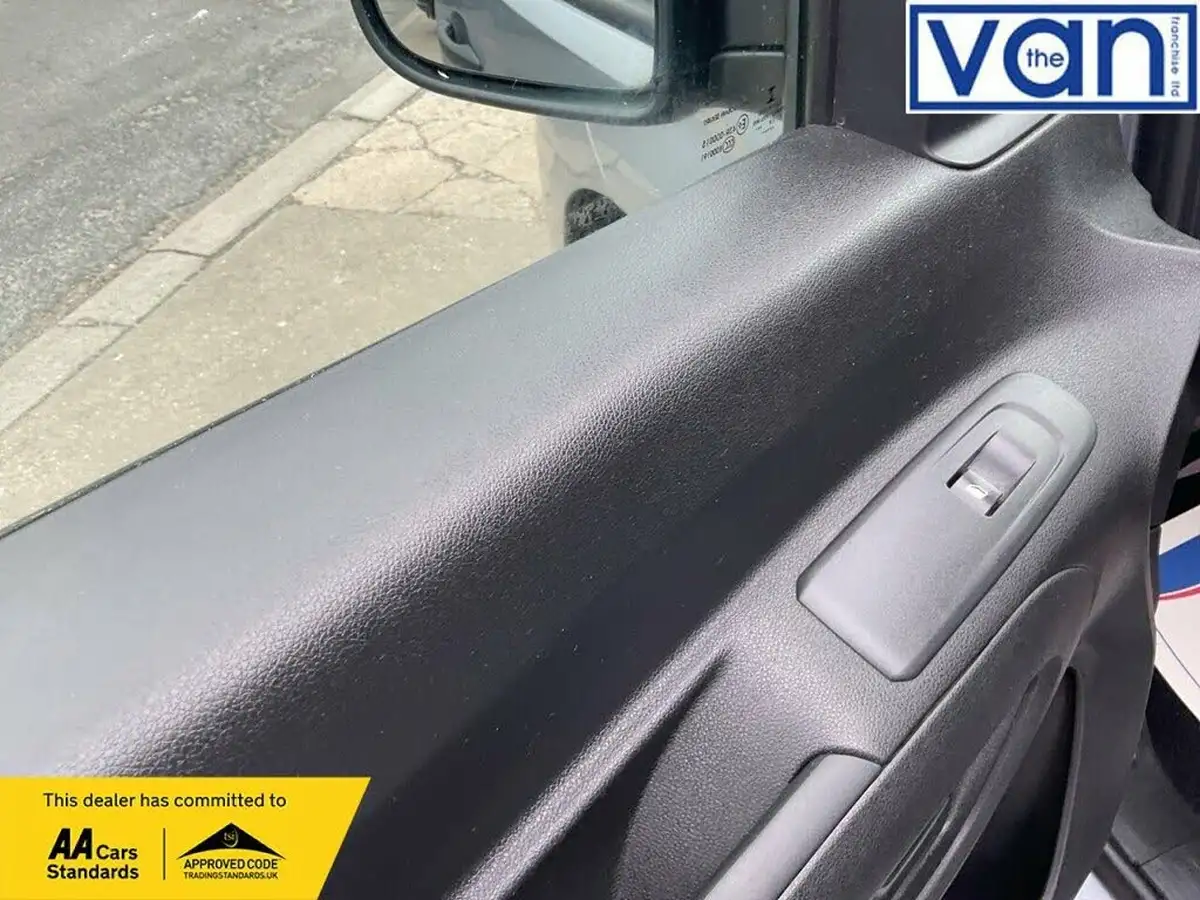 2019-vauxhall-combo-15cdti-sportive-2300-16v-100pseu6dt-l1h1-panel-big-12