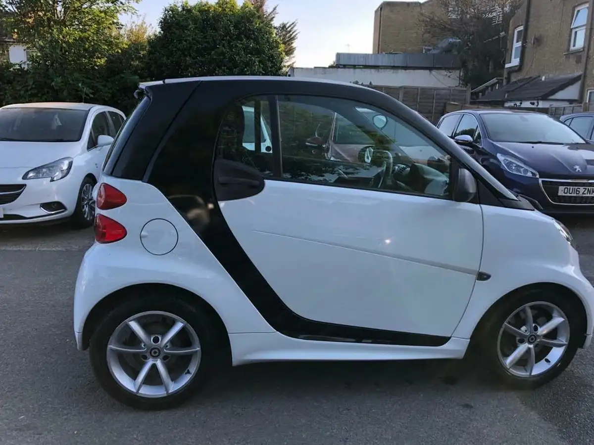 2013-smart-fortwo-10-edition-21-coupe-big-2