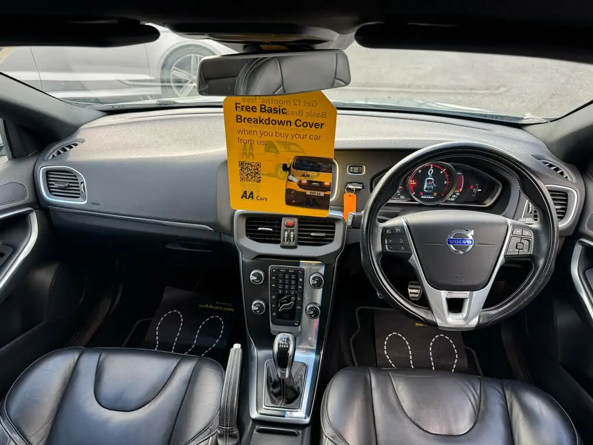 2015-volvo-v40-20td-d2-r-design-lux-nav-big-8