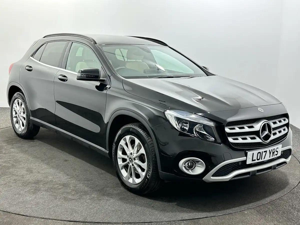 2017-mercedes-benz-gla-class-21d-gla-200d-se-executivess-7g-dct-big-0