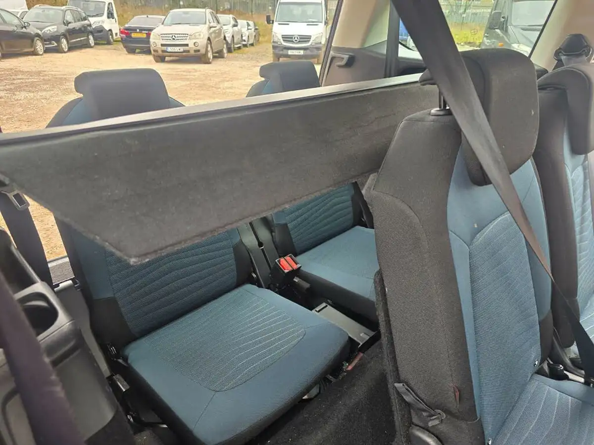 2016-citroen-grand-c4-picasso-16bluehdi-feel-eat6-big-24