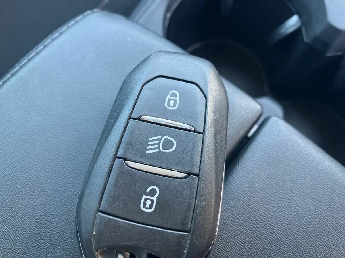 2021-peugeot-5008-suv-12-puretech-active-premium-big-54
