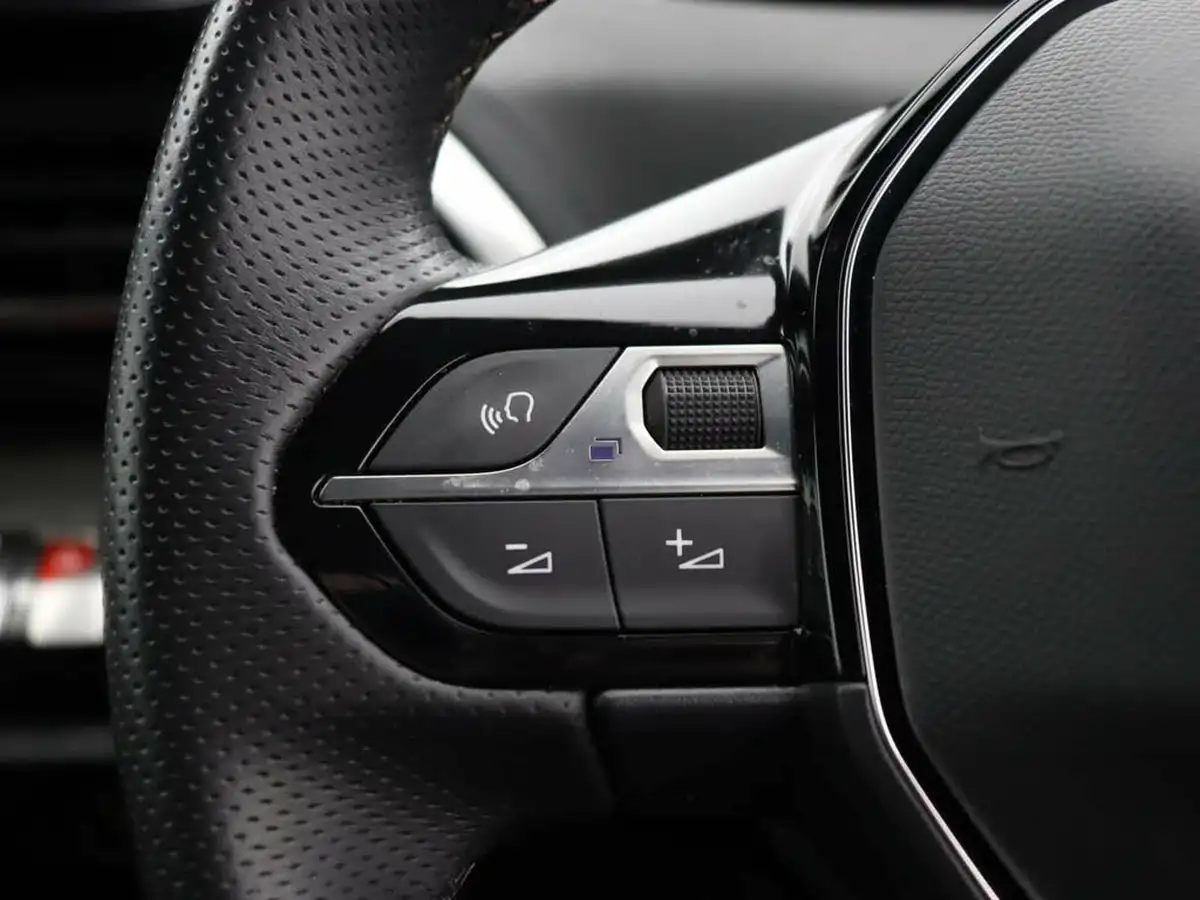 2021-peugeot-3008-suv-12-puretech-gt-big-15