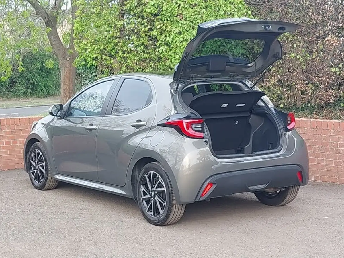 2022-toyota-yaris-15-vvt-i-design-big-17