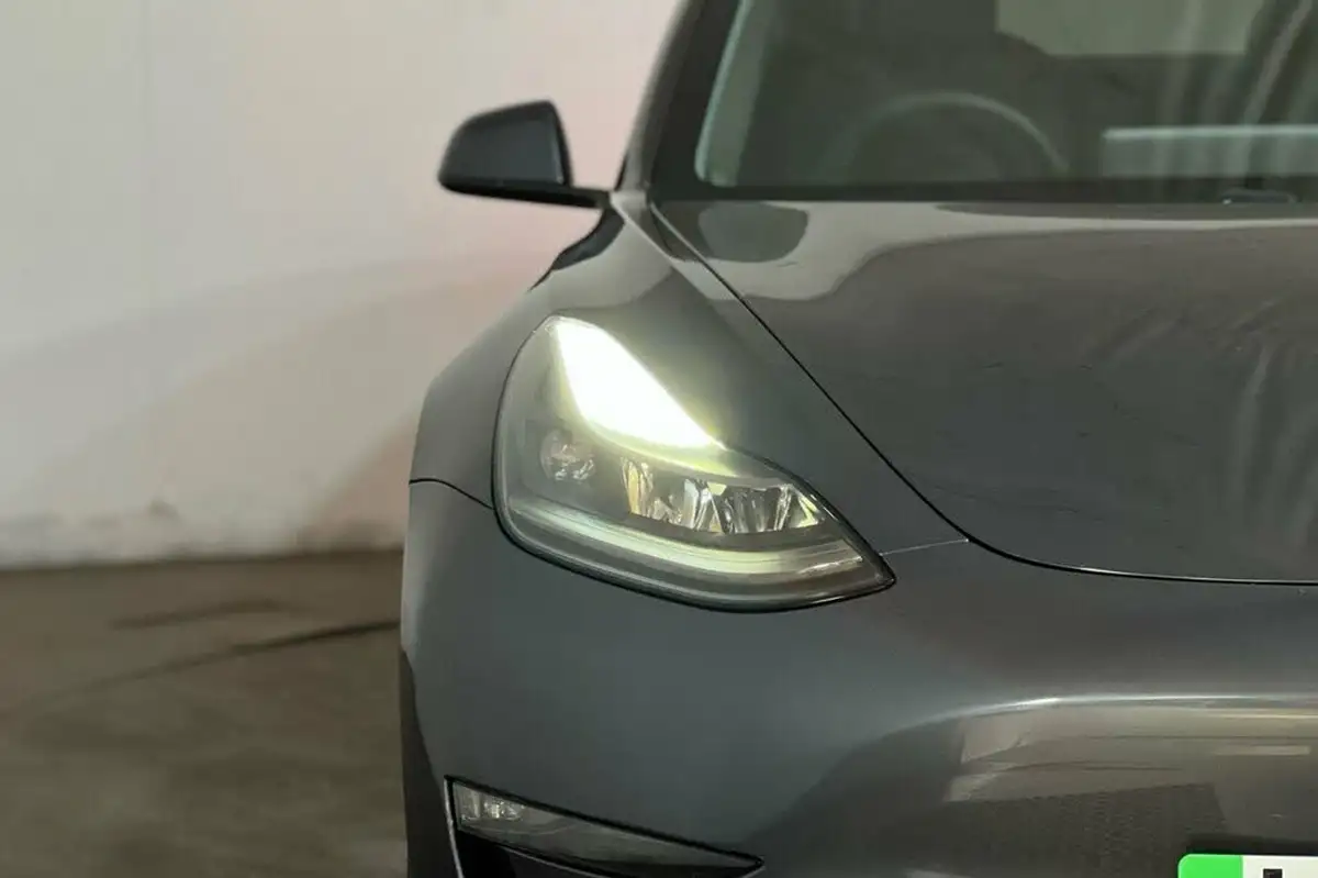 2020-tesla-model-3-e-long-range-big-15
