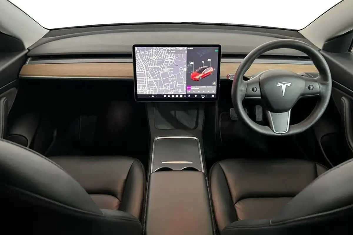 2020-tesla-model-3-e-long-range-big-11