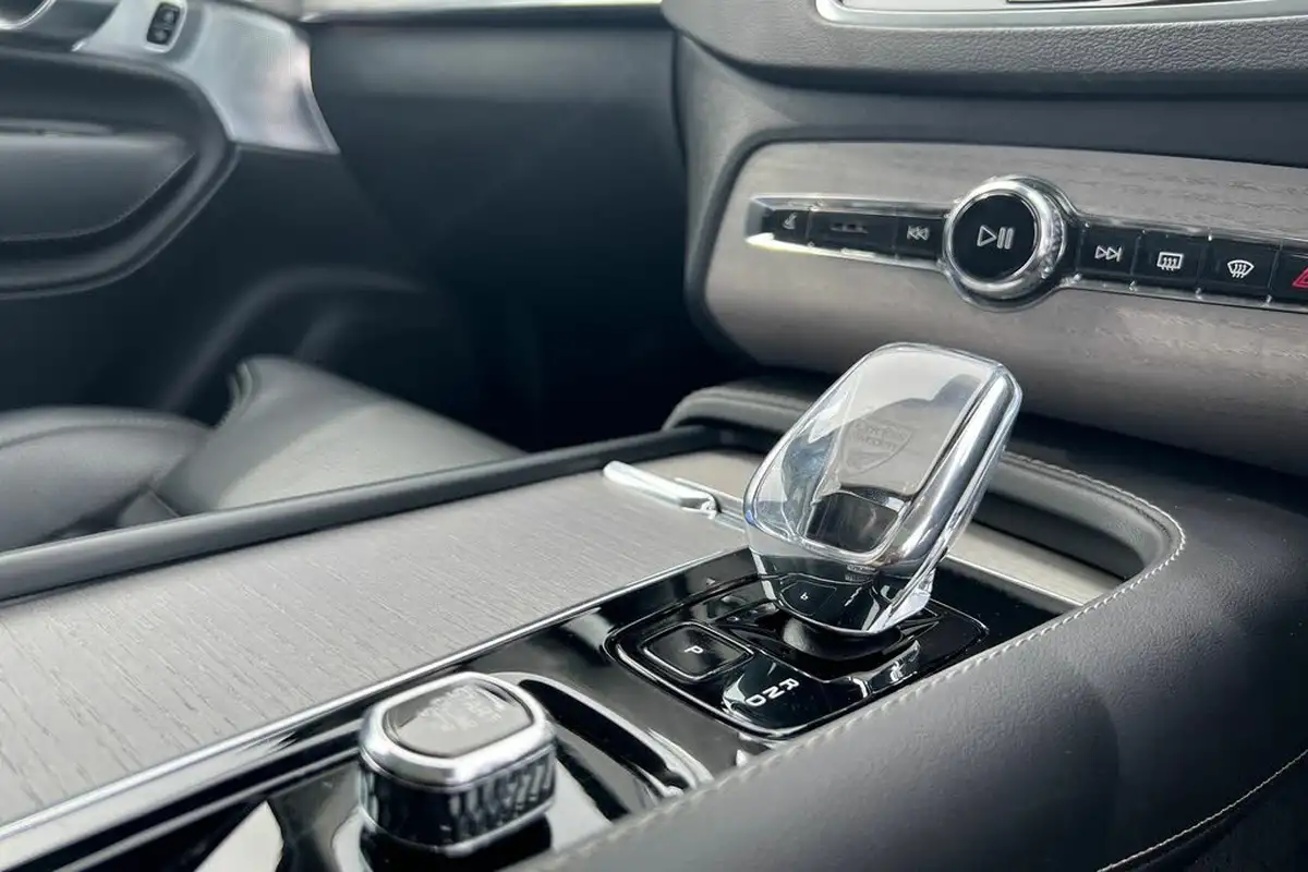 2024-volvo-xc90-20-t8-ultimate-dark-big-12