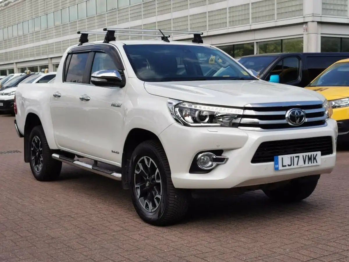 2017-toyota-hi-lux-24d-invincible-x-auto-big-0