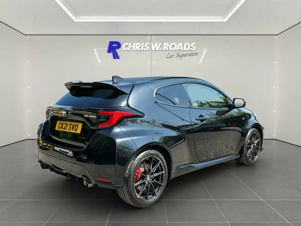 2021-toyota-yaris-16-gr-circuit-pack-big-10