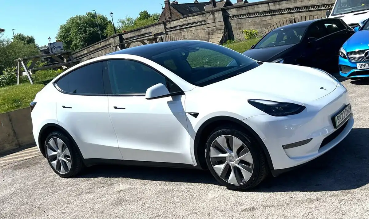 2022-tesla-model-y-e-long-range-big-22