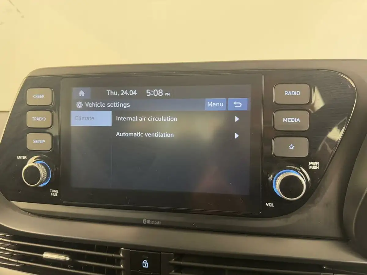 2022-hyundai-i20-10-t-gdi-se-connect-eclutch-imt-big-35