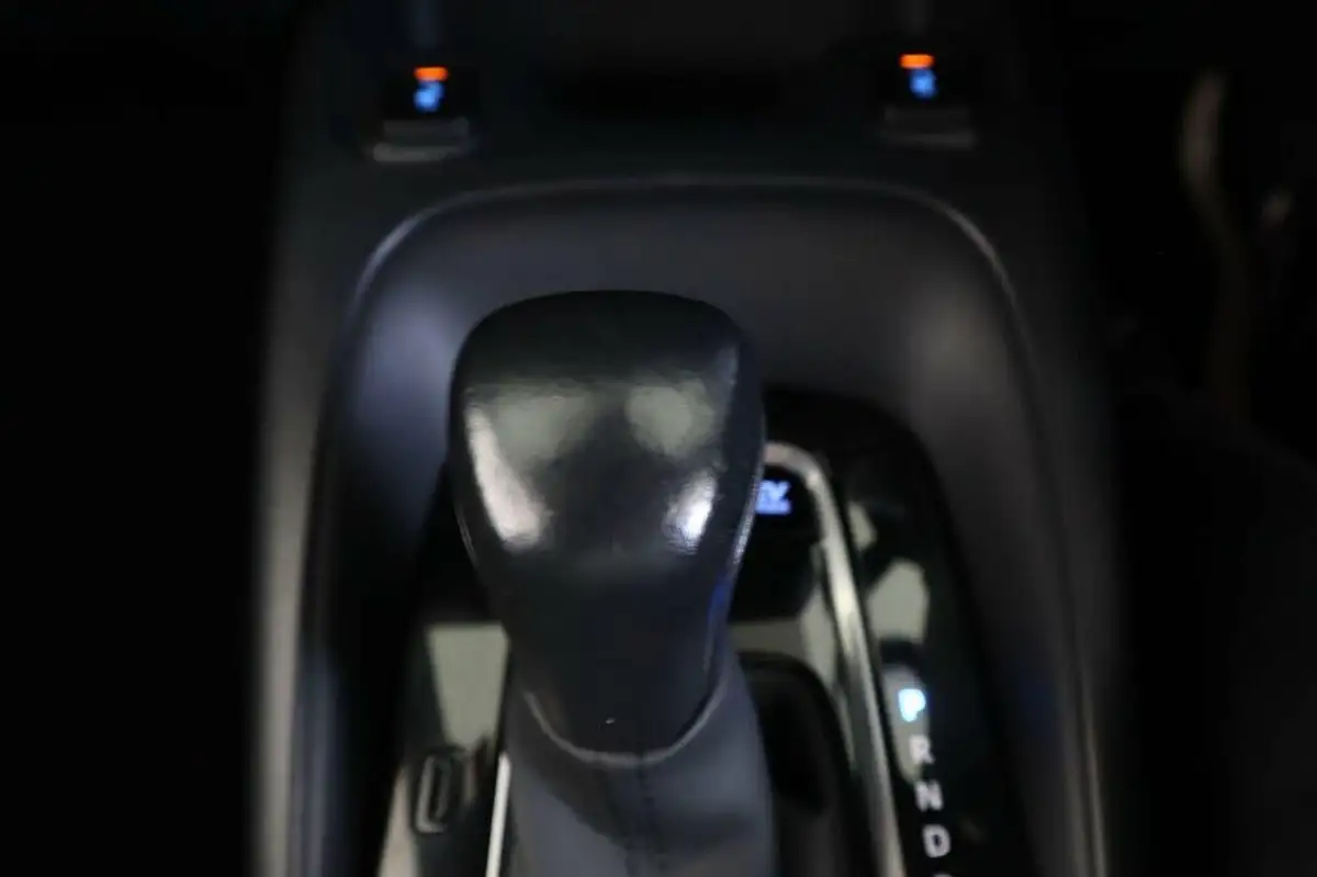 2021-toyota-corolla-18-vvt-i-icon-tech-spare-wheel-touring-sports-5d-big-48