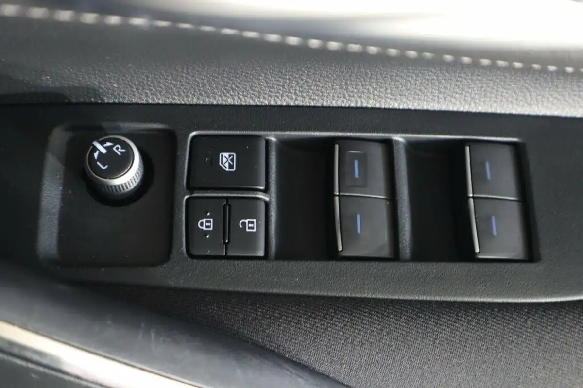 2021-toyota-corolla-18-vvt-i-icon-tech-spare-wheel-touring-sports-5d-big-24