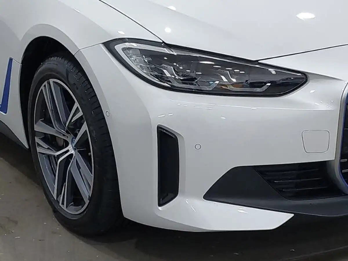 2024-bmw-i4-e-edrive35-sport-big-8