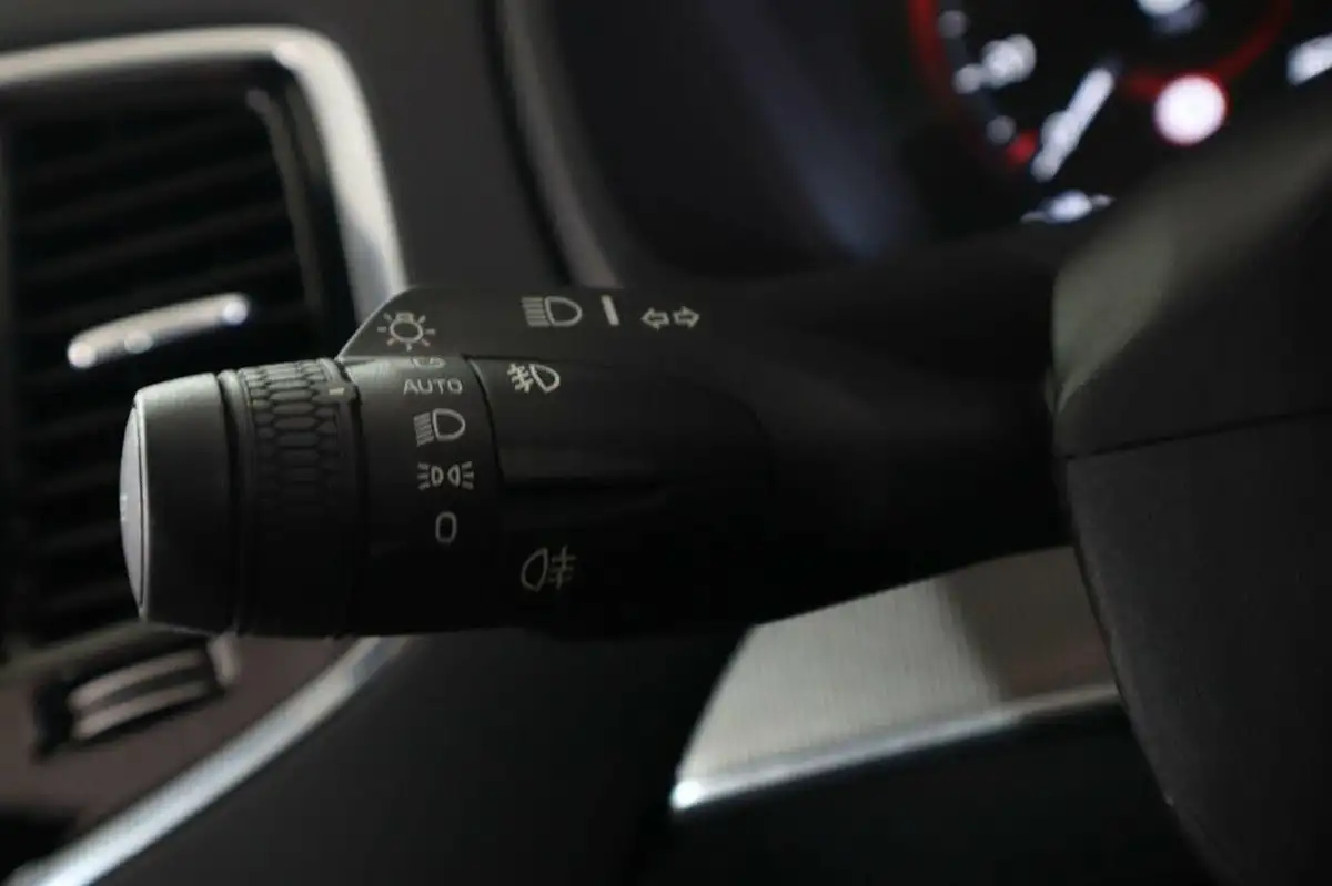 2019-volvo-xc90-20-t8-r-design-pro-390bhp-big-23