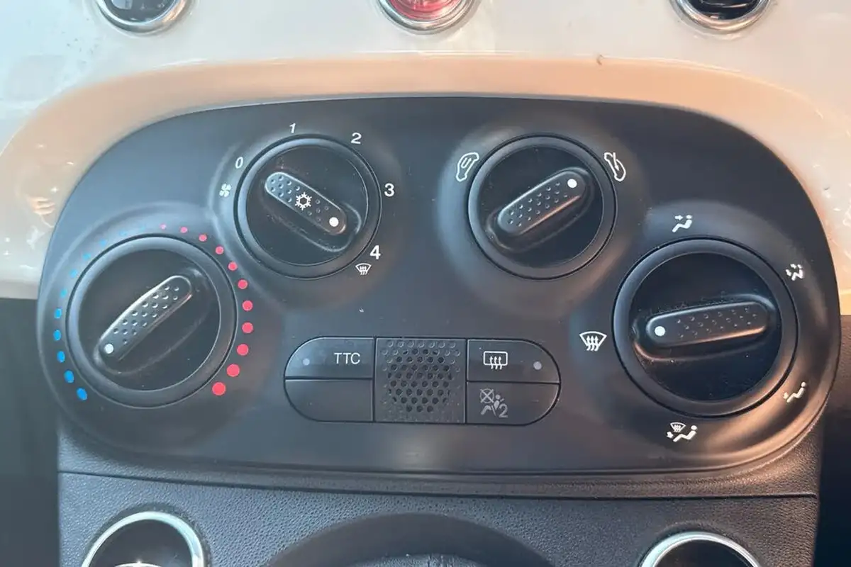2017-abarth-595-14-tjet-big-21