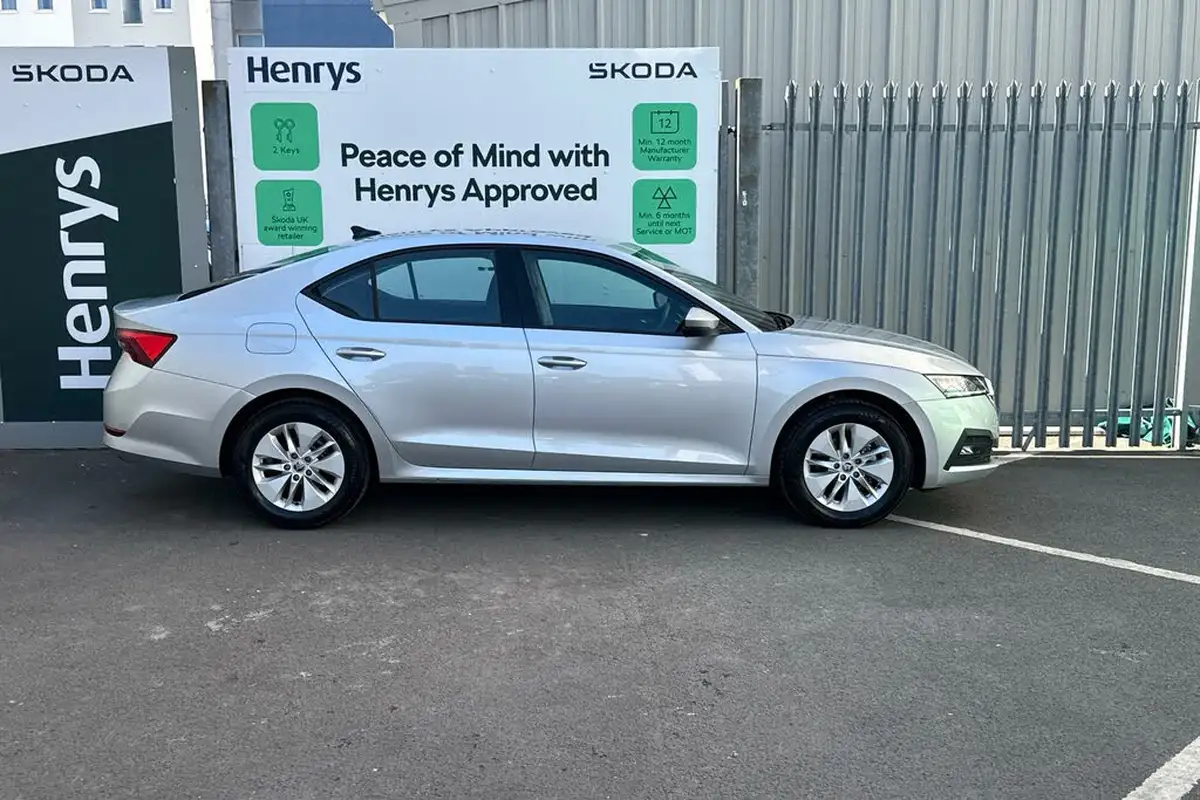 2023-skoda-octavia-10-tsi-se-technology-110ps-hatchback-big-3