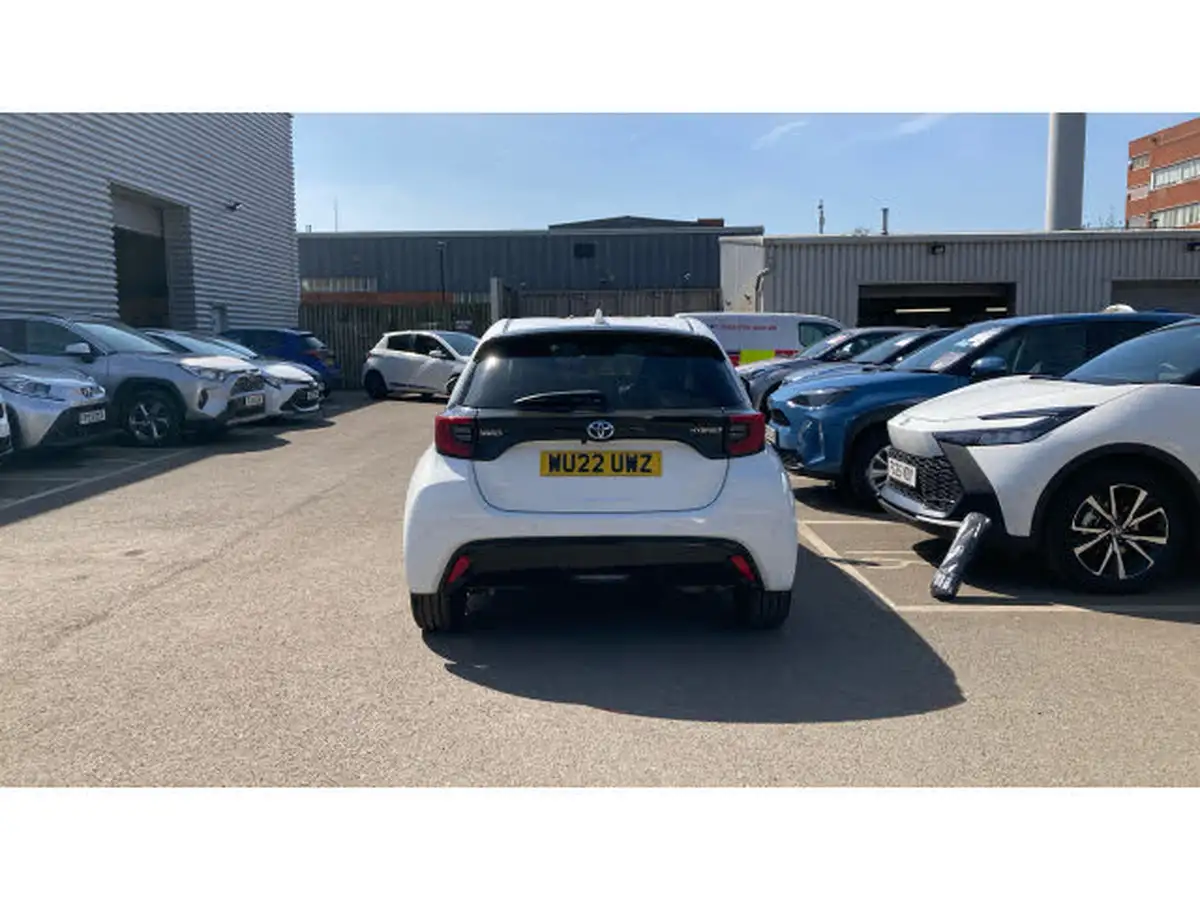 2022-toyota-yaris-15-vvt-i-excel-big-18
