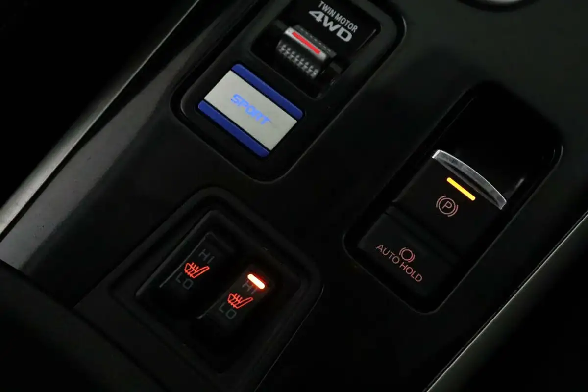 2020-mitsubishi-outlander-24-design-phev-big-19