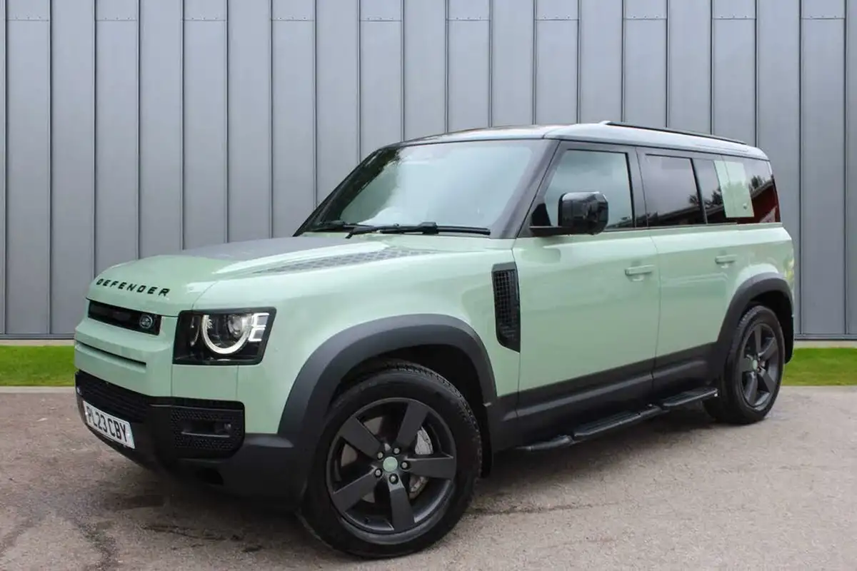 2023-land-rover-110-defender-30-d300-75th-edition-big-3