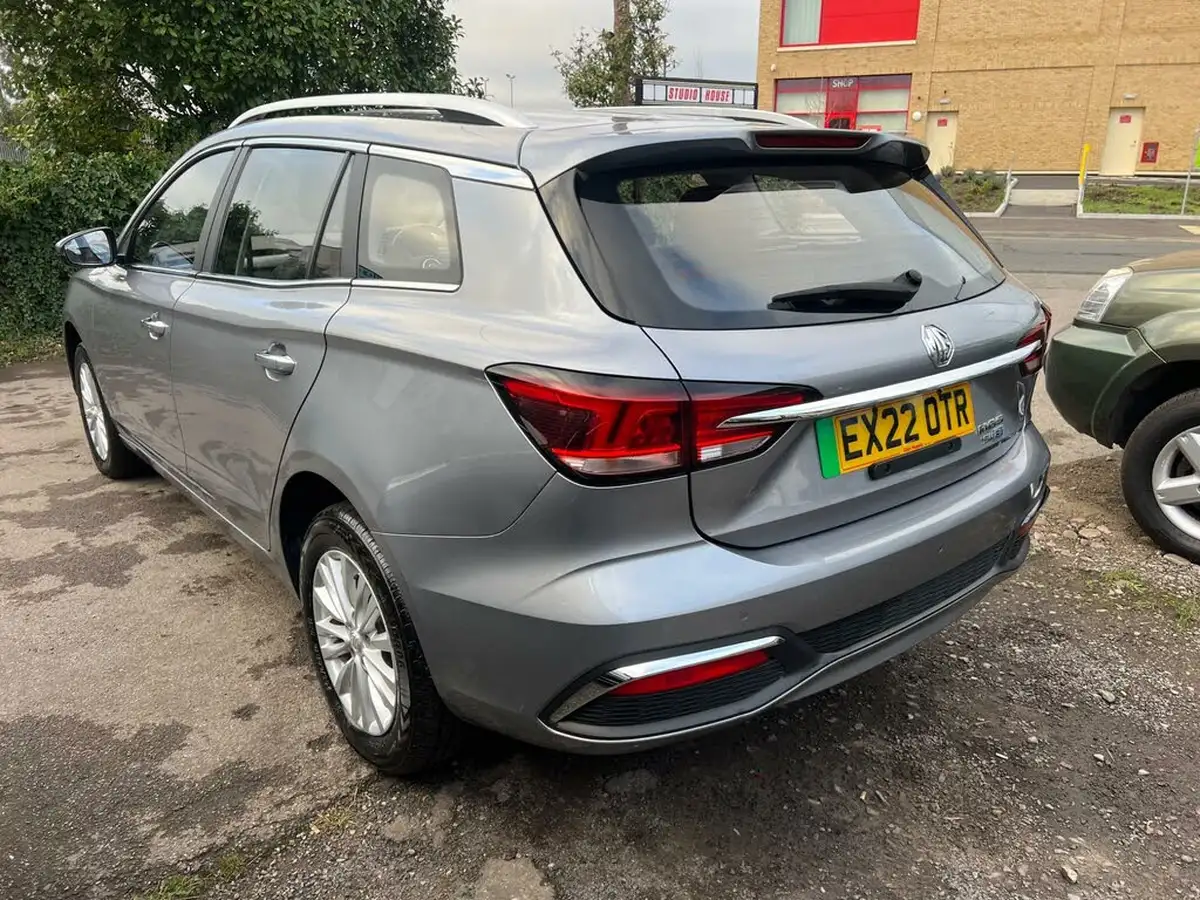 2022-mg-mg5-e-exclusive-ev-long-range-big-5