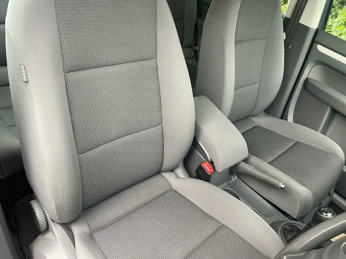 2013-volkswagen-touran-16td-bluemotion-s-tech-ss-big-25