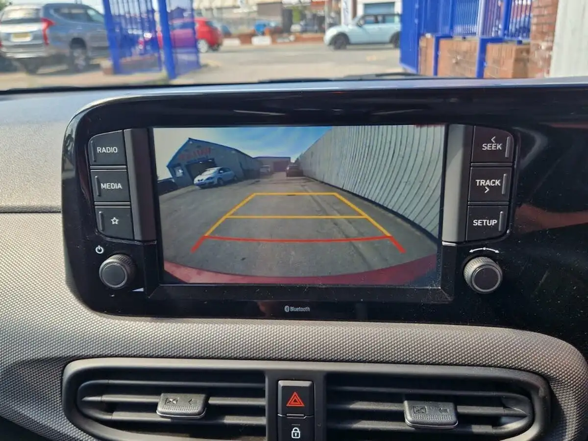2021-hyundai-i10-10-se-connect-big-16