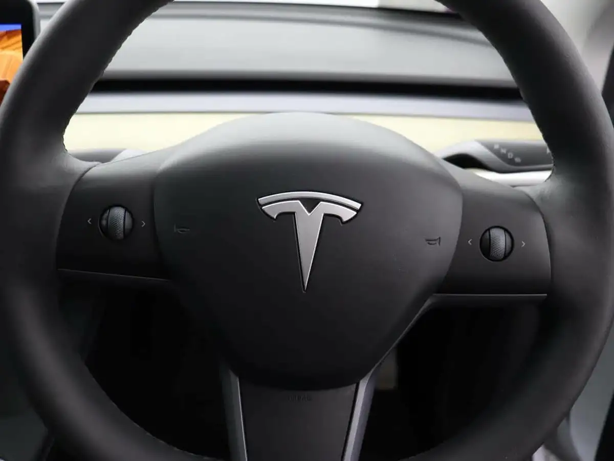 2023-tesla-model-y-e-rwd-big-20