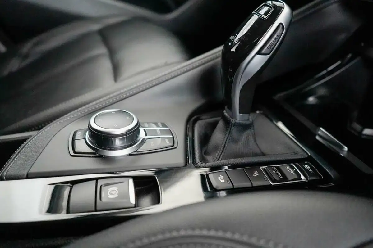 2022-bmw-x1-20-xdrive20i-xline-big-24