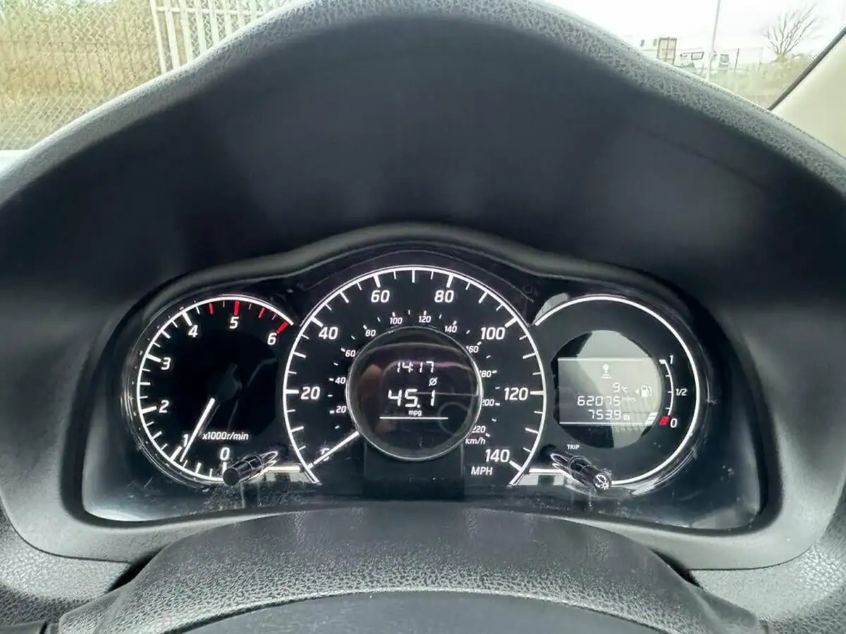 2014-nissan-note-15dci-tekna-big-34