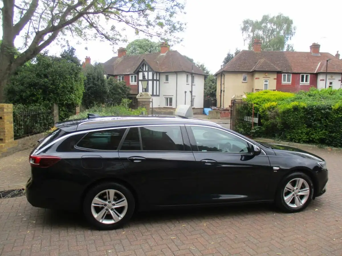 2018-vauxhall-insignia-sports-tourer-15-turbo-sri-big-5