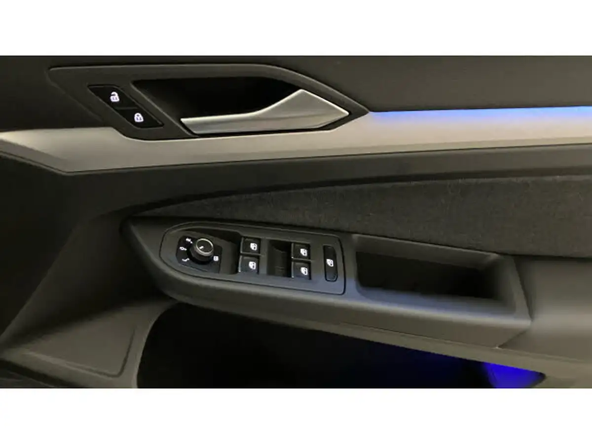 2023-volkswagen-golf-15-tsi-life-130ps-hatchback-big-18