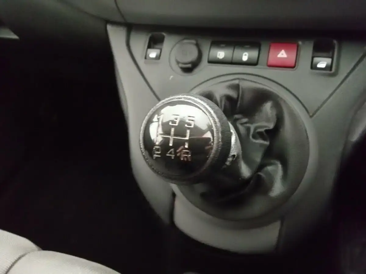 2018-peugeot-partner-16td-se-l1-stop-start-850-panel-big-14