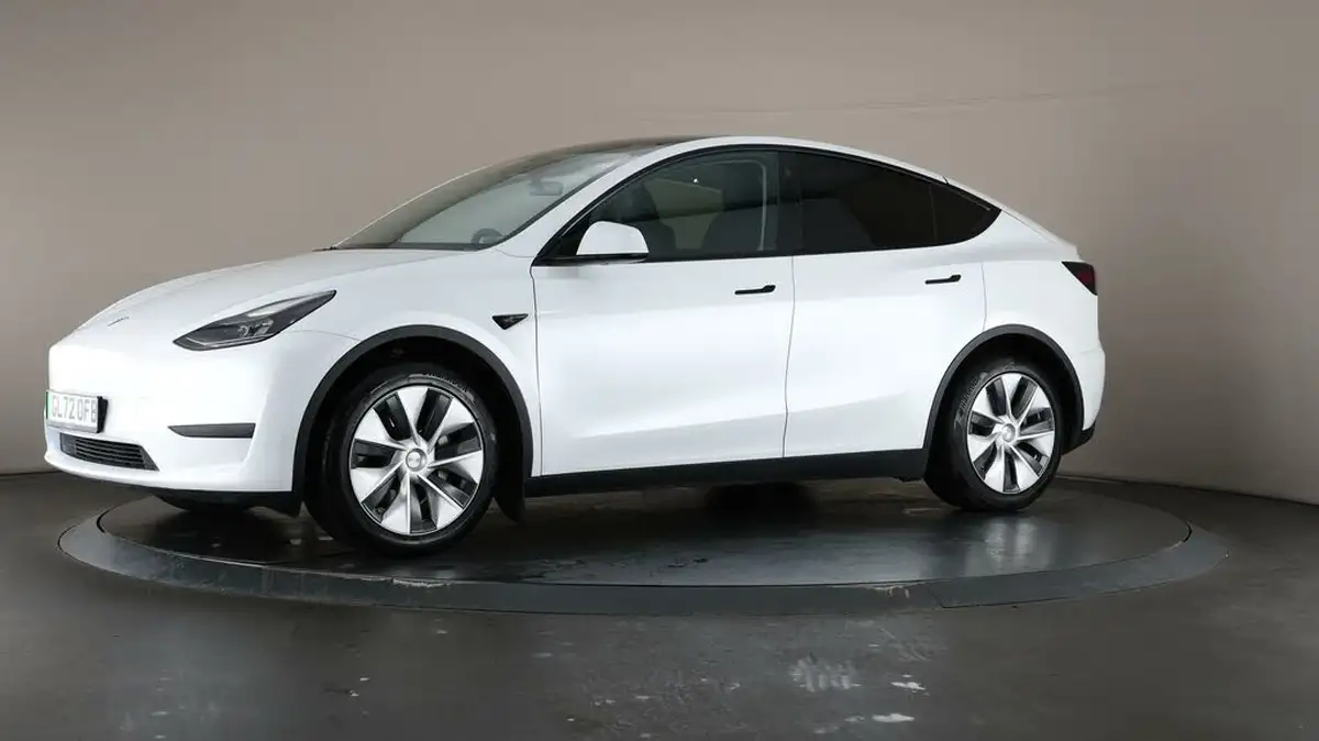 2022-tesla-model-y-e-rwd-big-40
