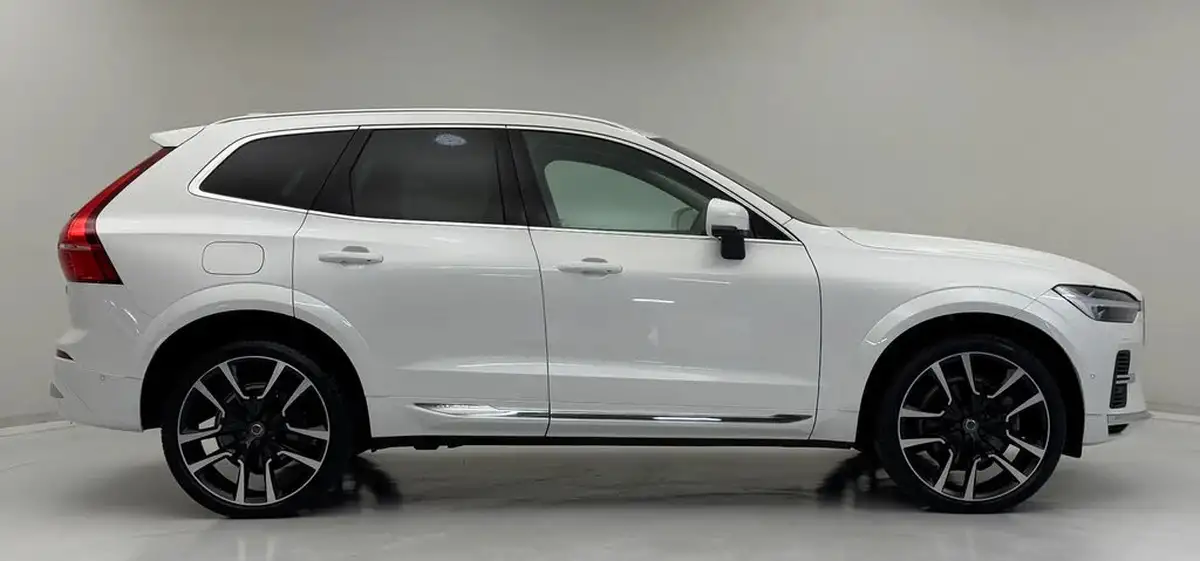 2022-volvo-xc60-20-t8-ultimate-dark-big-3